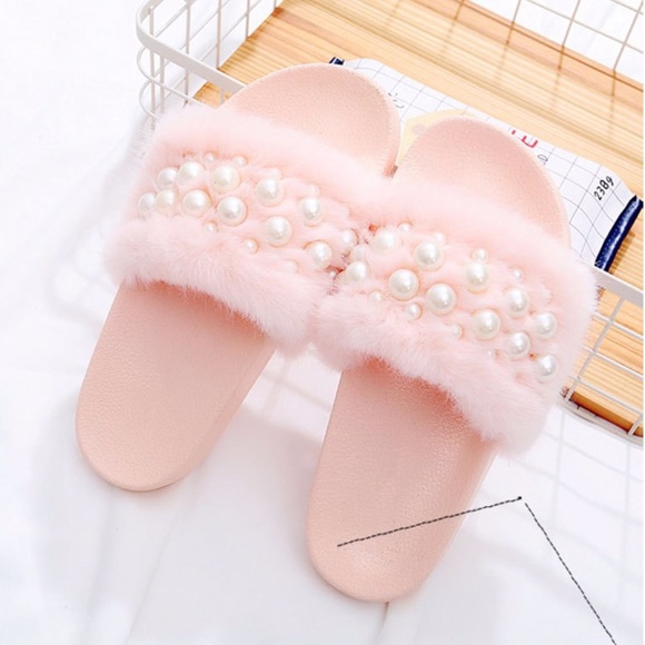 ‼️RESTOCKED‼️LAST ONE - Faux Fur Pearl PINK Slides - Picture 5 of 6